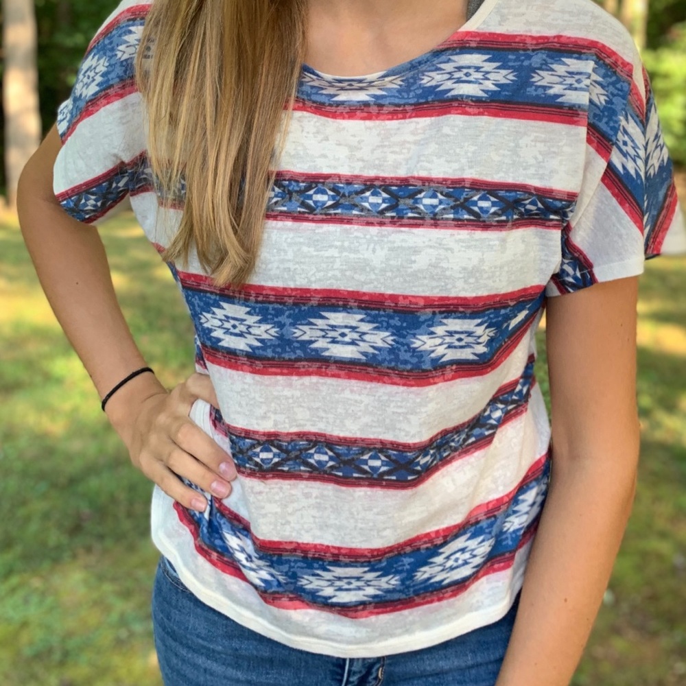 Thin pattered tee